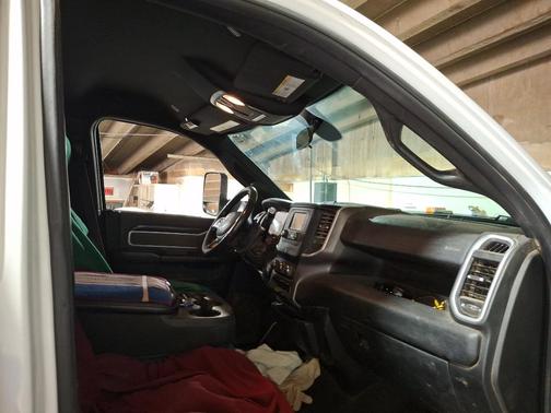 2021 RAM 3500 Big Horn Crew Cab 4x4 8' Box