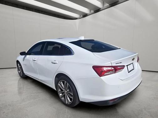 Summit White 2024 Chevrolet Malibu FWD 2LT
