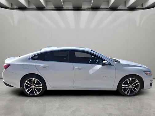 Summit White 2024 Chevrolet Malibu FWD 2LT