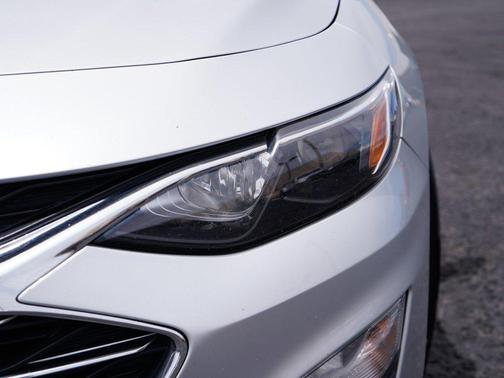 Silver Ice Metallic 2020 Chevrolet Malibu FWD LT