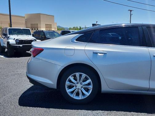 Silver Ice Metallic 2020 Chevrolet Malibu FWD LT