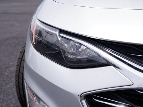 Silver Ice Metallic 2020 Chevrolet Malibu FWD LT