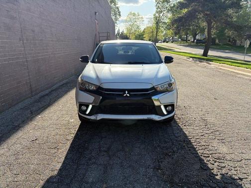 Diamond White Pearl 2018 Mitsubishi Outlander Sport 2.0 LE