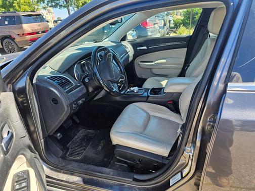 2016 Chrysler 300 Limited