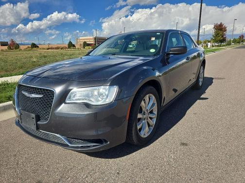 2016 Chrysler 300 Limited
