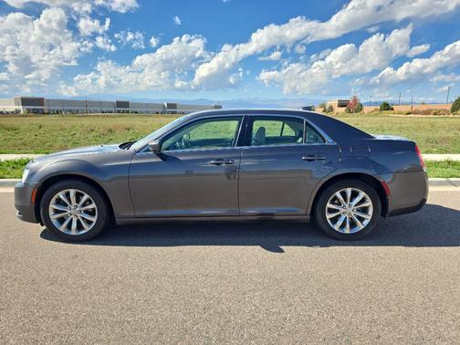 2016 Chrysler 300 Limited