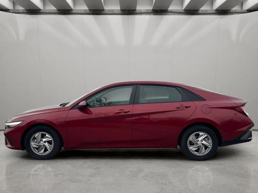 Ultimate Red 2025 Hyundai ELANTRA SE