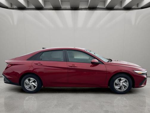 Ultimate Red 2025 Hyundai ELANTRA SE