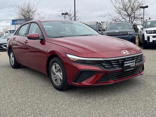 2025 Hyundai ELANTRA SE