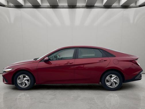 Ultimate Red 2025 Hyundai ELANTRA SE