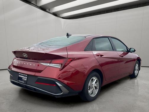 Ultimate Red 2025 Hyundai ELANTRA SE