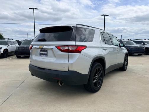 Silver Ice Metallic 2019 Chevrolet Traverse LT Cloth