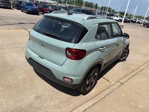 Mirage Green 2025 Hyundai VENUE SEL