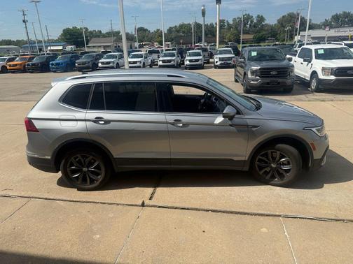 Pyrite Silver Metallic 2023 Volkswagen Tiguan 2.0T SE