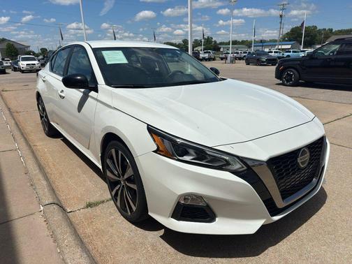 Pearl White Tricoat 2022 Nissan Altima SR Intelligent AWD