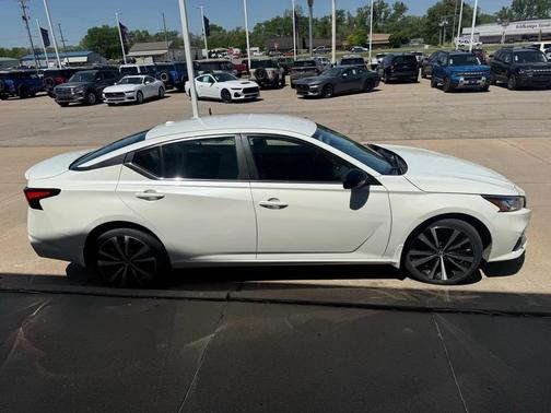 Pearl White Tricoat 2022 Nissan Altima SR Intelligent AWD