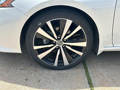 Pearl White Tricoat 2022 Nissan Altima SR Intelligent AWD