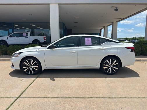 Pearl White Tricoat 2022 Nissan Altima SR Intelligent AWD