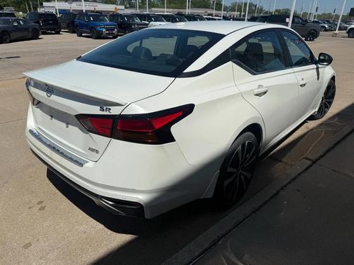 Pearl White Tricoat 2022 Nissan Altima SR Intelligent AWD