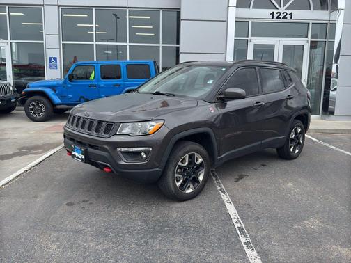 Granite Crystal Metallic Clearcoat 2018 Jeep Compass Trailhawk