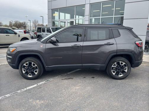 Granite Crystal Metallic Clearcoat 2018 Jeep Compass Trailhawk