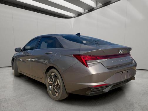 Fluid Metal 2023 Hyundai ELANTRA Limited