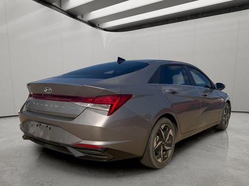 Fluid Metal 2023 Hyundai ELANTRA Limited