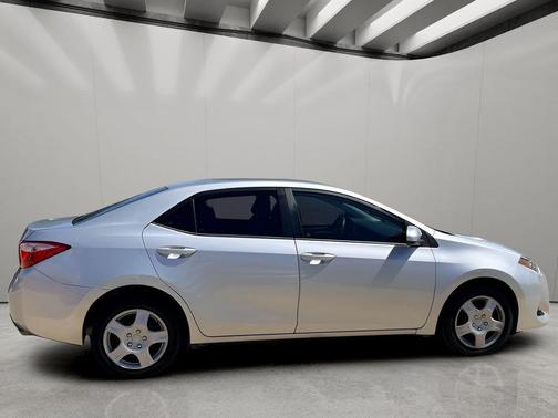 Classic Silver Metallic 2018 Toyota Corolla LE