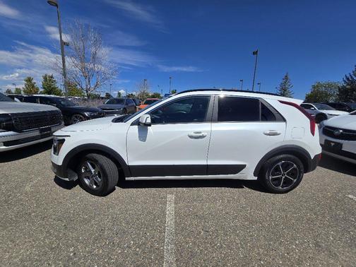 Snow White Pearl 2024 Kia Niro EX