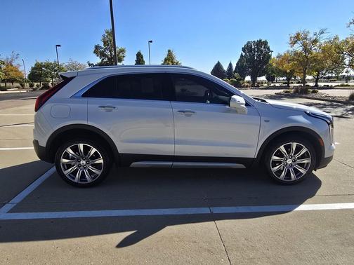 Crystal White Tricoat 2022 Cadillac XT4 Premium Luxury