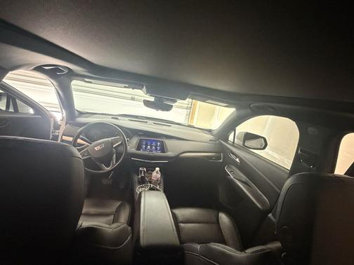 Crystal White Tricoat 2022 Cadillac XT4 Premium Luxury