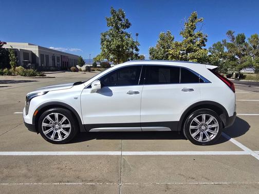 Crystal White Tricoat 2022 Cadillac XT4 Premium Luxury