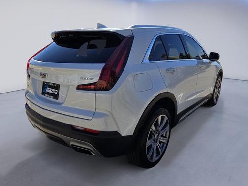 Crystal White Tricoat 2022 Cadillac XT4 Premium Luxury