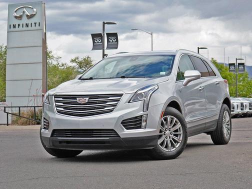 Radiant Silver Metallic 2019 Cadillac XT5 Luxury
