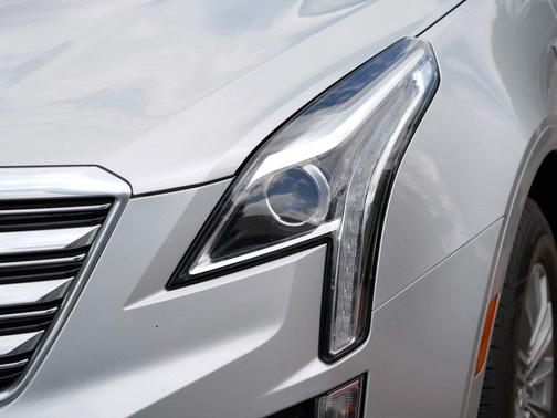 Radiant Silver Metallic 2019 Cadillac XT5 Luxury