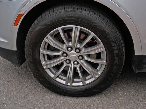 Radiant Silver Metallic 2019 Cadillac XT5 Luxury