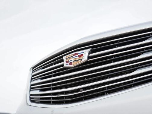 Radiant Silver Metallic 2019 Cadillac XT5 Luxury