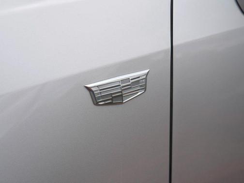 Radiant Silver Metallic 2019 Cadillac XT5 Luxury