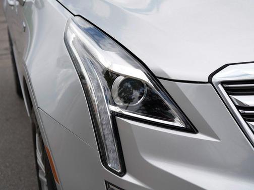 Radiant Silver Metallic 2019 Cadillac XT5 Luxury