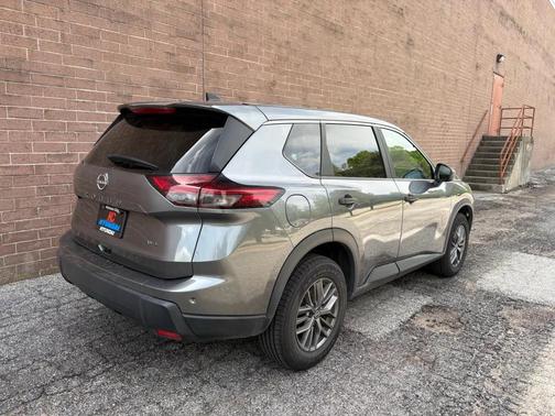 Gun Metallic 2024 Nissan Rogue S