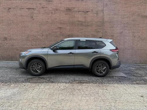 Gun Metallic 2024 Nissan Rogue S