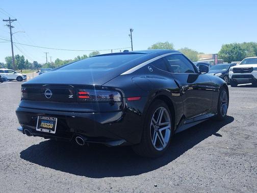 Black Diamond Pearl 2024 Nissan Z Sport Auto