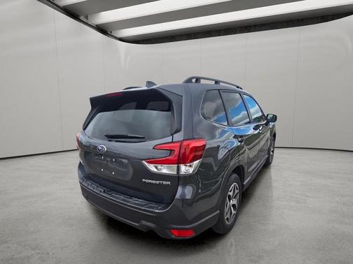 Magnetite Gray Metallic 2022 Subaru Forester Premium