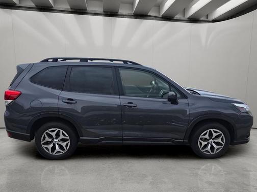 Magnetite Gray Metallic 2022 Subaru Forester Premium