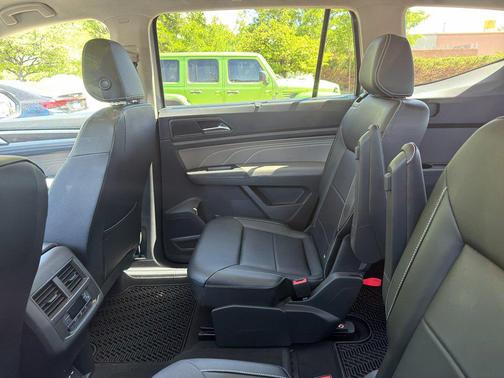 Platinum Gray Metallic 2023 Volkswagen Atlas 3.6L SE w/Technology