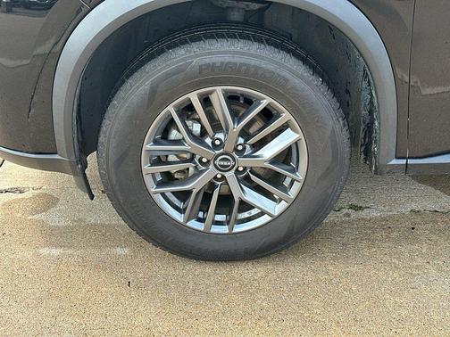 Super Black 2024 Nissan Rogue S
