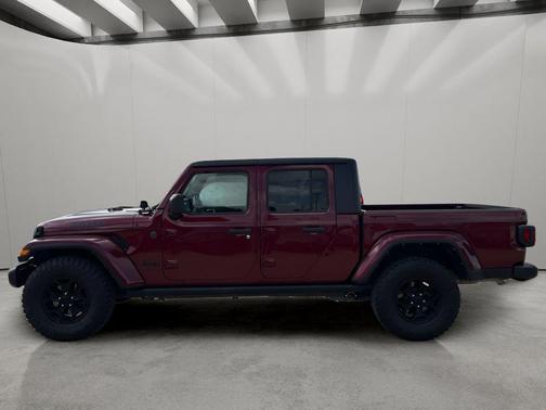 Snazzberry Pearlcoat 2022 Jeep Gladiator Willys 4x4
