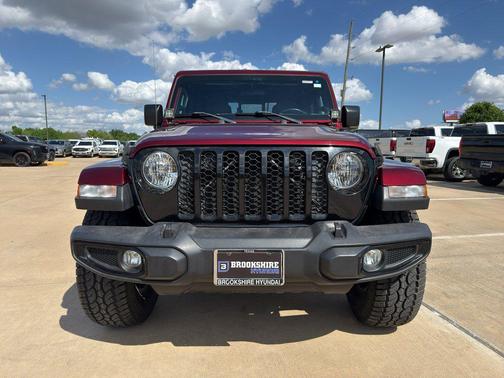 Snazzberry Pearlcoat 2022 Jeep Gladiator Willys 4x4