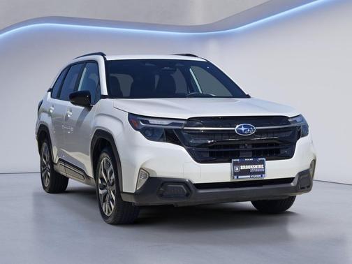 Crystal White Pearl 2025 Subaru Forester Touring