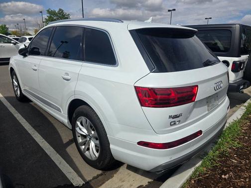 White 2019 Audi Q7 55 Premium